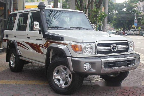 Sell White 2018 Toyota Land Cruiser for sale
