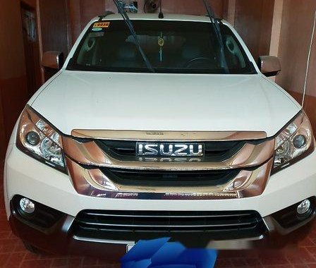 Selling White Isuzu Mu-X 2015 Automatic Diesel for sale