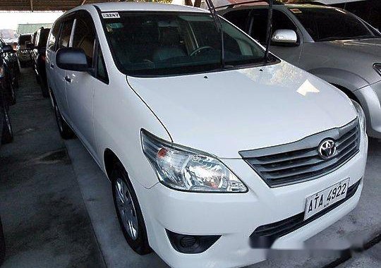 Selling White Toyota Innova 2015 for sale in Manual