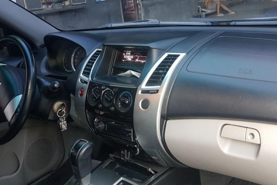 Sell Green 2010 Mitsubishi Montero in Valenzuela 