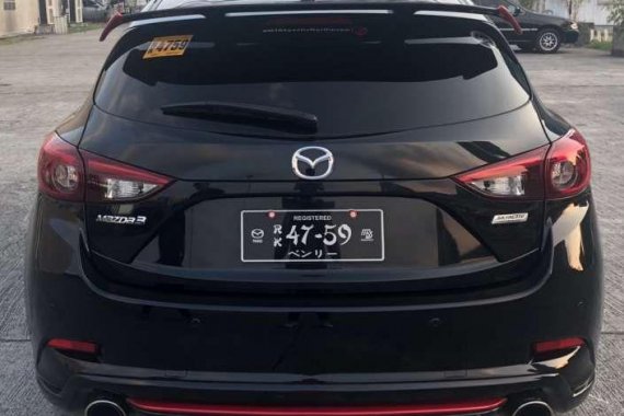 Selling 2nd Hand Mazda 3 2017 Hatchback at 28000 km for sale