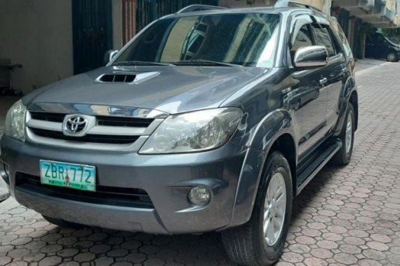 Selling 2nd Hand Toyota Fortuner 2005 Automatic Diesel at 80000 km in Manila