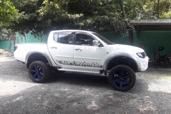 Selling Mitsubishi Strada 2013 at 80000 km in Valenzuela