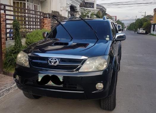Selling 2nd Hand Toyota Fortuner 2005 Automatic Diesel at 104222 km in Parañaque