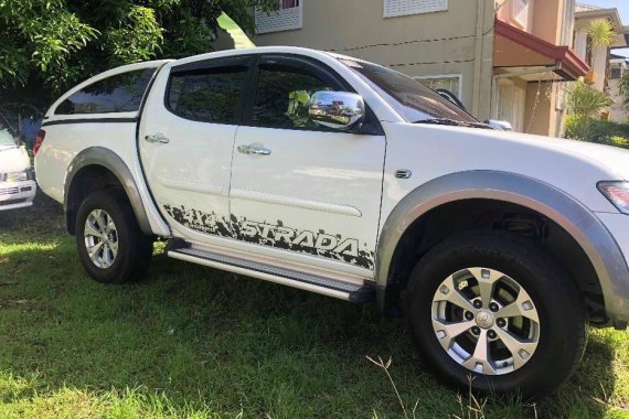 Selling 2nd Hand Mitsubishi Strada 2013 at 102000 km in Muntinlupa