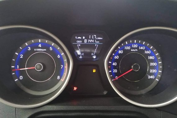 Selling Used Hyundai Elantra 2013 at 38000 km in Metro Manila