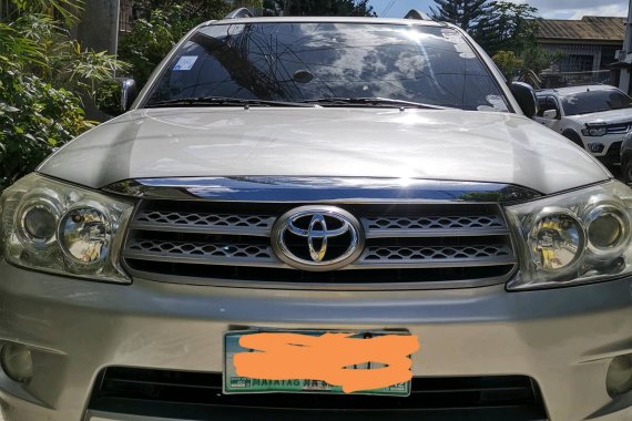 Selling Silver Toyota Fortuner 2009 Automatic Diesel 