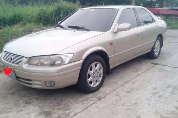 Sell 2nd Hand Beige 2002 Toyota Camry in Pasig 