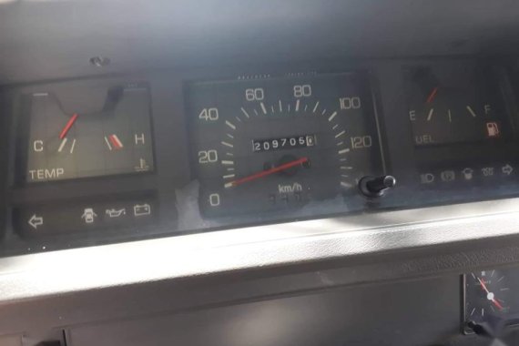 Selling Mitsubishi L300 2005 Van Manual Diesel in Las Piñas