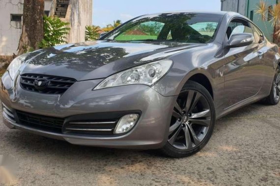 Selling 2nd Hand Hyundai Genesis 2011 in Quezon City