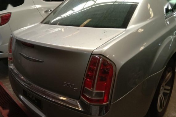 Selling 2013 Chrysler 300c in Quezon City