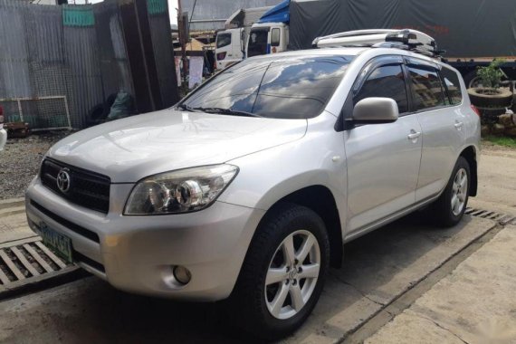 Selling 2006 Toyota Innova in La Trinidad