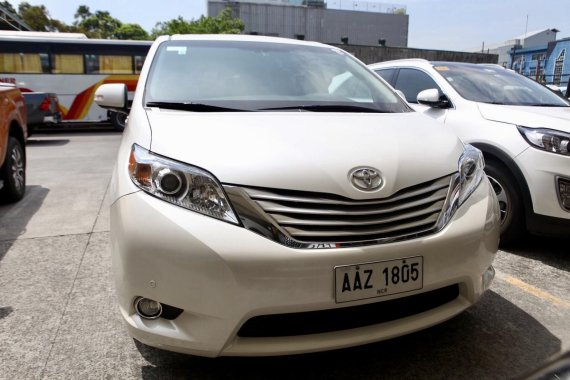 Sell 2015 Toyota Sienna 7000 km in Quezon City