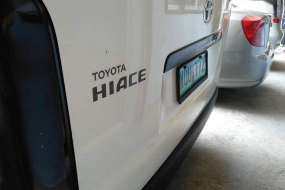 Sell 2nd Hand 2014 Toyota Hiace Manual Diesel at 72000 km in Manila