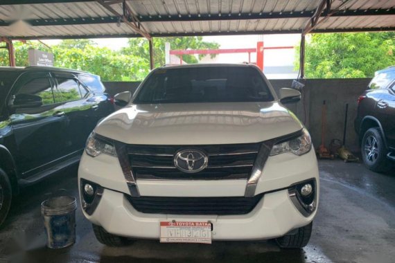 Selling White Toyota Fortuner 2017 in Quezon City