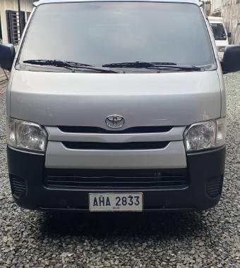 Sell 2nd Hand 2015 Toyota Hiace Manual Diesel at 30000 km in Quezon City