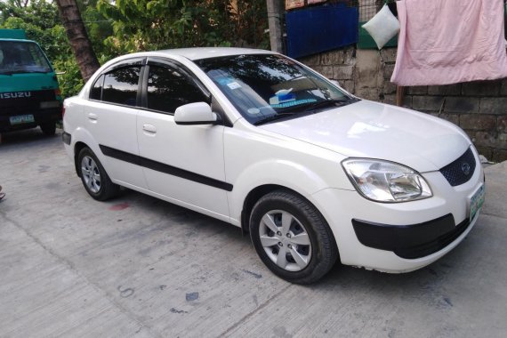 2nd Hand White Kia Rio 2009 Gasoline Manual