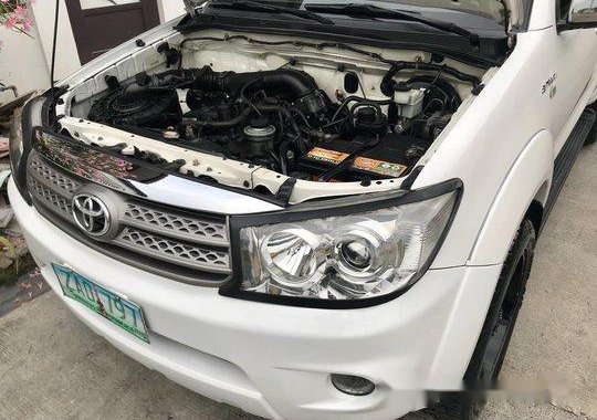 Selling White Toyota Fortuner 2005 Automatic Gasoline at 78000 km in Parañaque