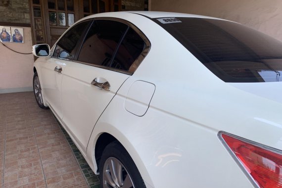 2nd Hand 2013 Pearl White Honda Accord for sale in Makati