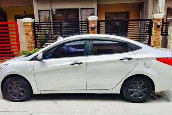 Selling Hyundai Accent 2011 at 70000 km in Cavite City