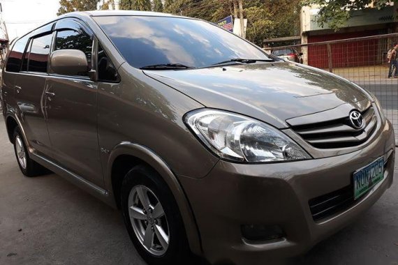Selling Toyota Innova 2010 at 66000 km 