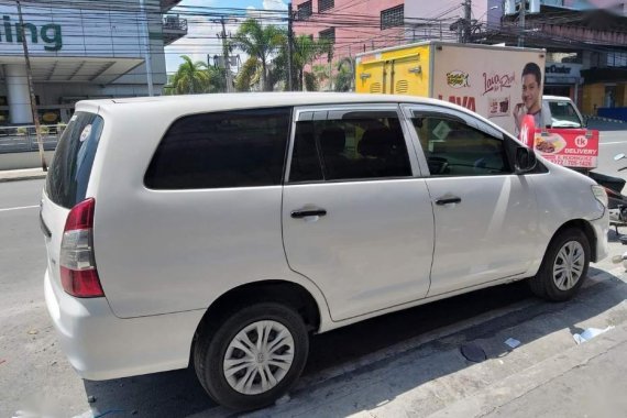 Selling Used Toyota Innova 2014 in Tagaytay