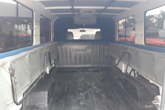 Selling 2nd Hand 2010 Mitsubishi L300 Van White 