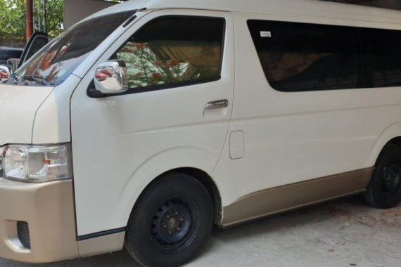 White Toyota Grandia 2017 at 20000 km for sale in Quezon City