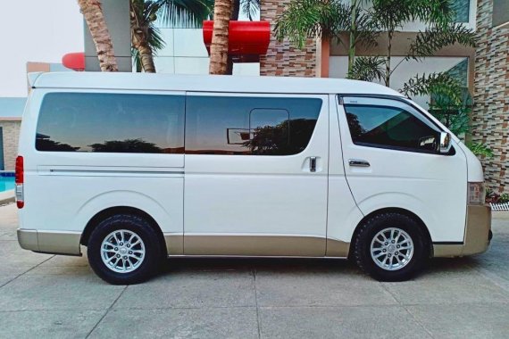 Selling White Toyota Grandia 2017 Van Automatic Diesel at 37000 km in San Carlos