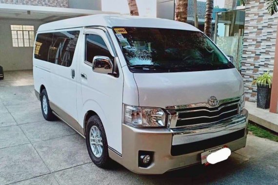 Selling 2nd Hand Van White 2017 Toyota Hiace at 37000 km