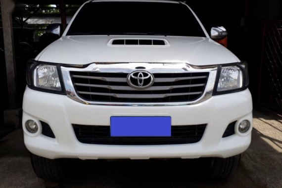 White Toyota Hilux 2013 for sale in  Manual 