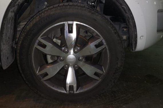 Selling 2nd Hand White 2016 Ford Everest Diesel