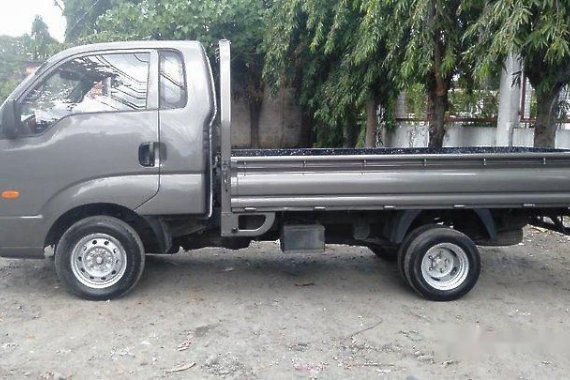 Selling Hyundai H-100 2015 Manual Diesel at 50000 km 