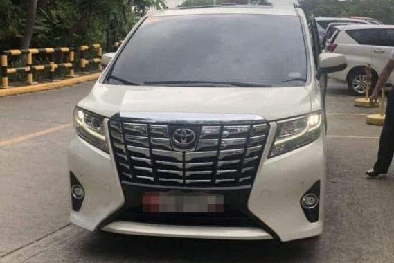 Selling Used Toyota Alphard 2018 in Las Piñas