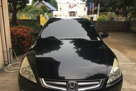 Selling 2nd Hand Black Honda Accord 2004 Automatic