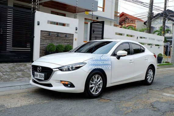 Selling Sedan 2017 Mazda 3 at 8000 km 