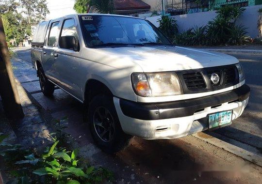 White Nissan Frontier 2010 at 70000 km for sale