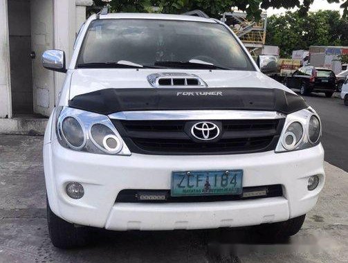 Selling White Toyota Fortuner 2007 at 105000 km in Quezon City