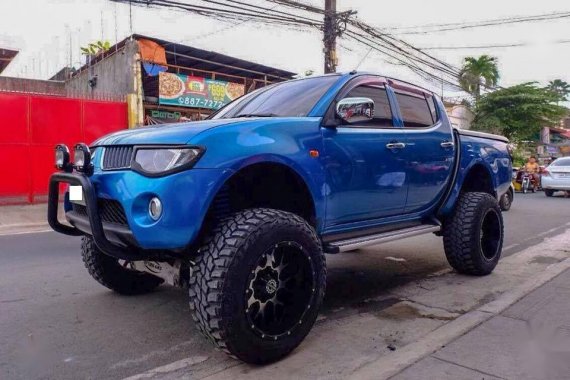 Selling 2nd Hand Mitsubishi Strada 2007 at 80000 km in Quezon City