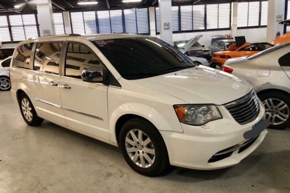 Selling Chrysler Town And Country 2013 Automatic Gasoline in Makati