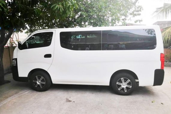 Selling 2017 Nissan NV350 Urvan Diesel at 28000 km 