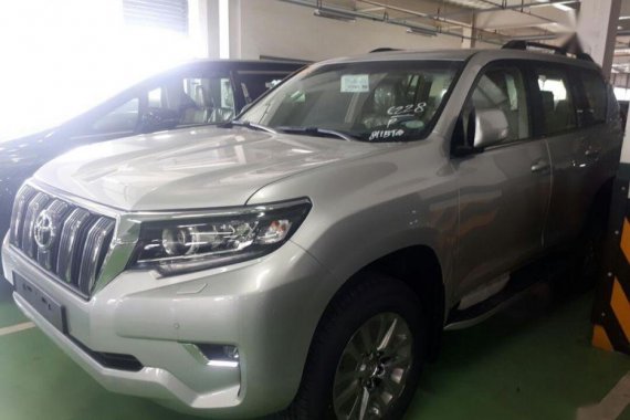 Selling Brand New Toyota Land Cruiser 2019 in Makati