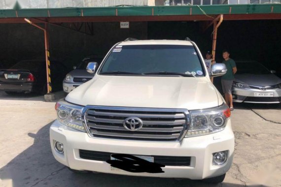 Selling Toyota Land Cruiser 2012 Automatic Diesel in Manila