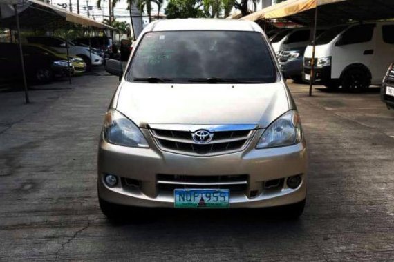 Selling Gold Toyota Avanza 2009 at 89,882 km in Cainta