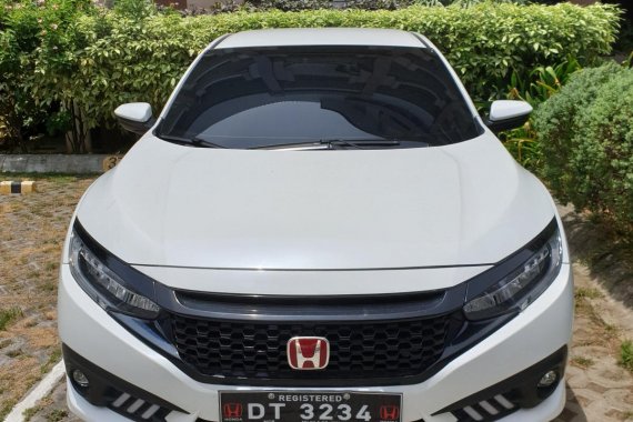 Selling White Honda Civic 2016 in Metro Manila 