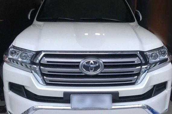 Sell 2nd Hand 2017 Toyota Land Cruiser Automatic Diesel at 400 km in Quezon City