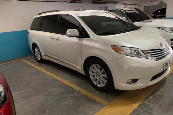 Selling 2nd Hand Toyota Sienna 2014 in Manila