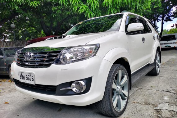 Pearlwhite 2015 Toyota Fortuner Automatic Diesel for sale in Quezon City 