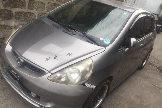 Selling 2nd Hand Honda Jazz 2005 in Caloocan