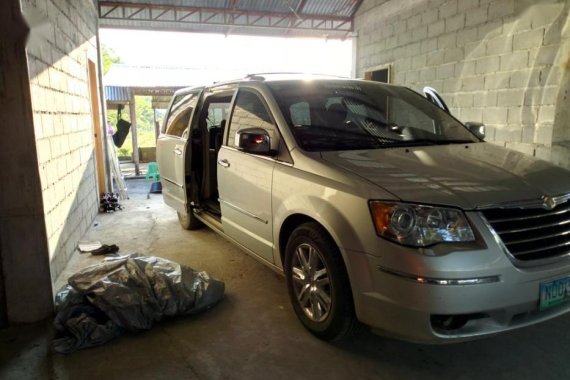 Sell 2nd Hand 2009 Chrysler Town And Country at 70000 km in Norala